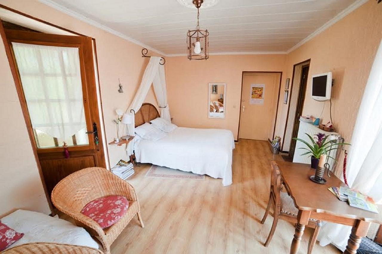 Bed and Breakfast Chez Camille Etrigny Exterior foto